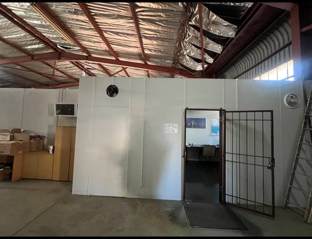395M² WAREHOUSE TO LET IN SEBENZA